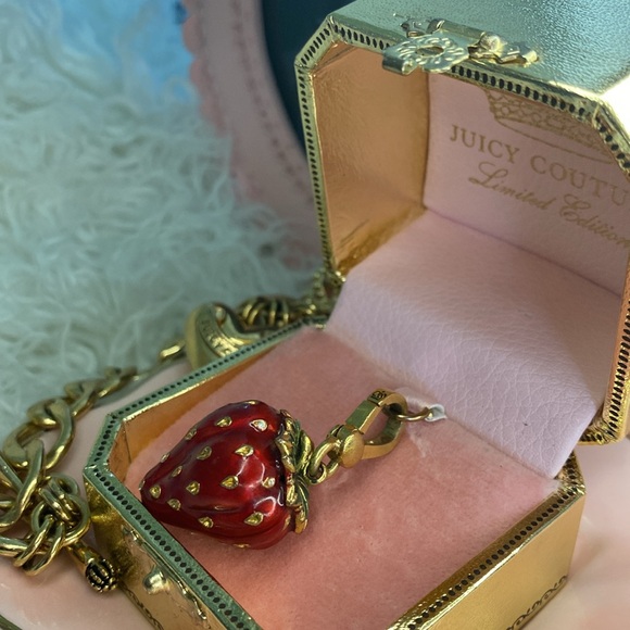 Y2K Juicy Couture Strawberry 🍓 Charm w/ Vintage Charm Box - Picture 5 of 10